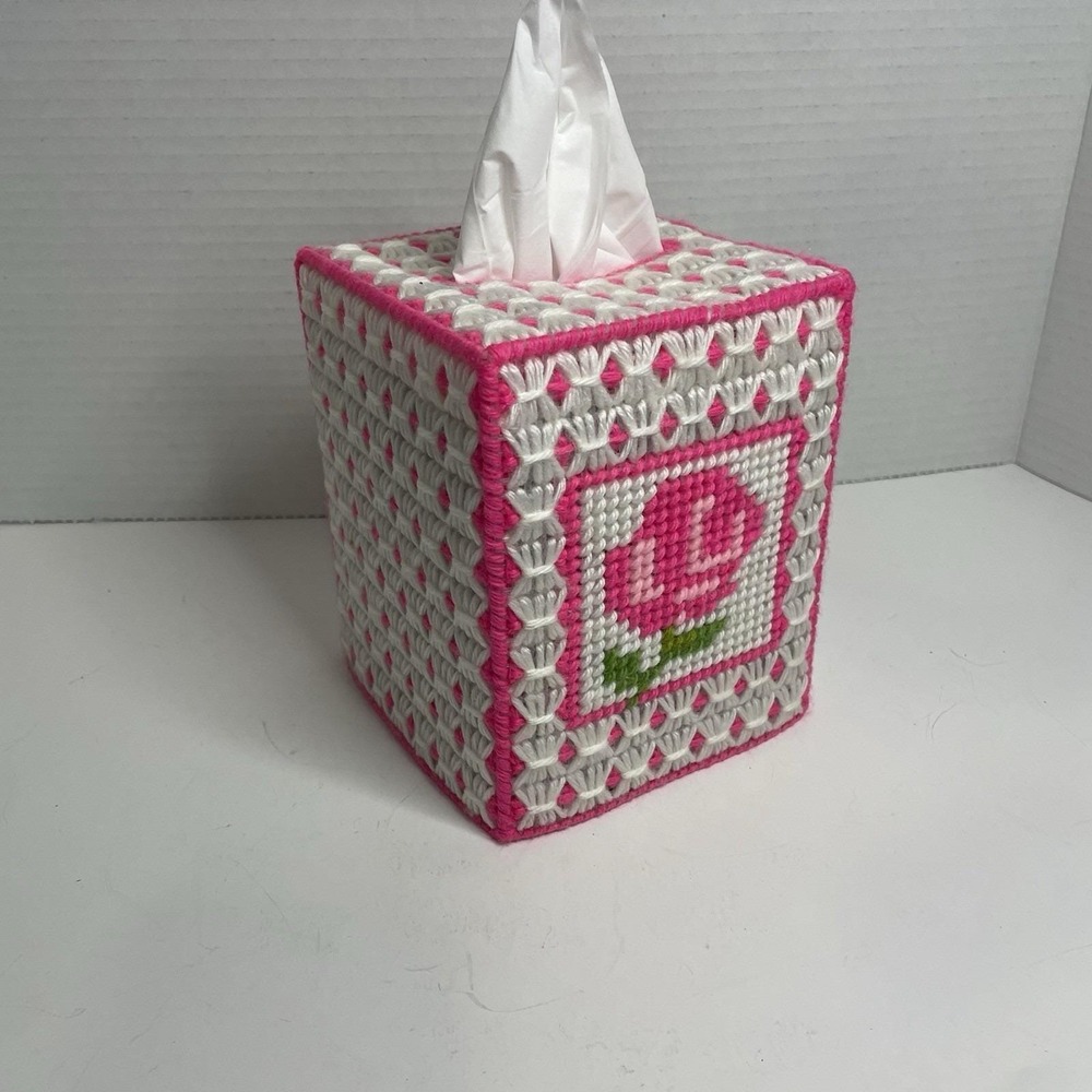 Handmade Needlepoint Plastic Canvas Pink/Green/White Yarn Tissue Box Granny Core - Picture 3 of 5
